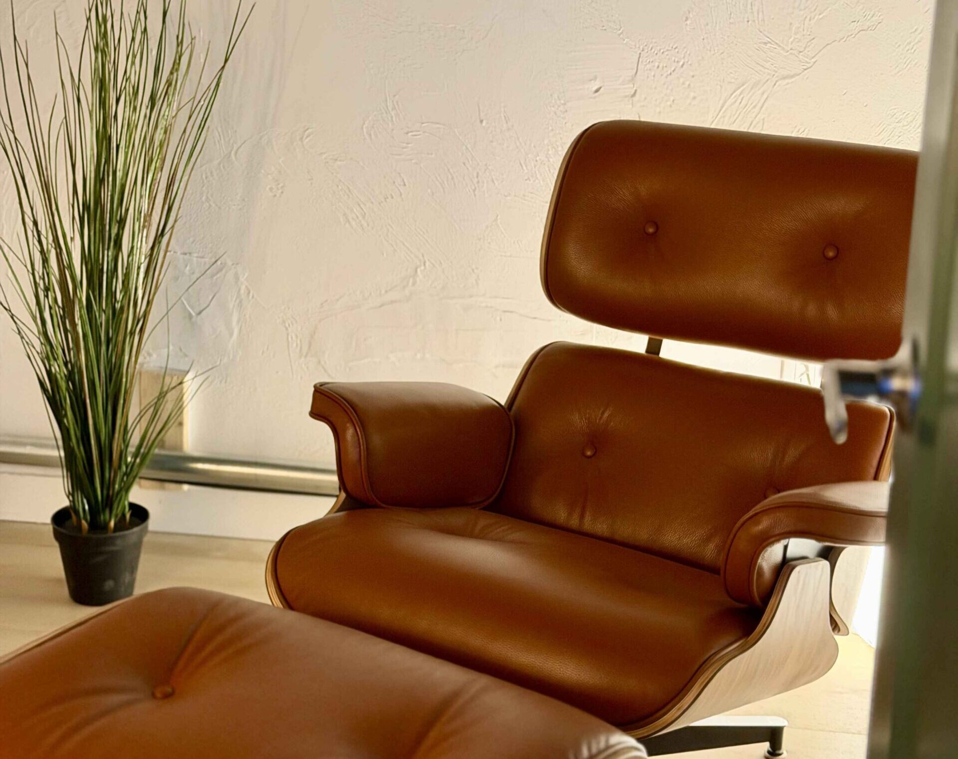 The BodyStats RMR test room with a comfortable leather Eames lounge chair