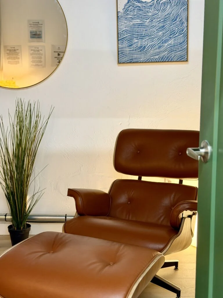 Leather recliner in the resting metabolic rate room at BodyStats Toronto