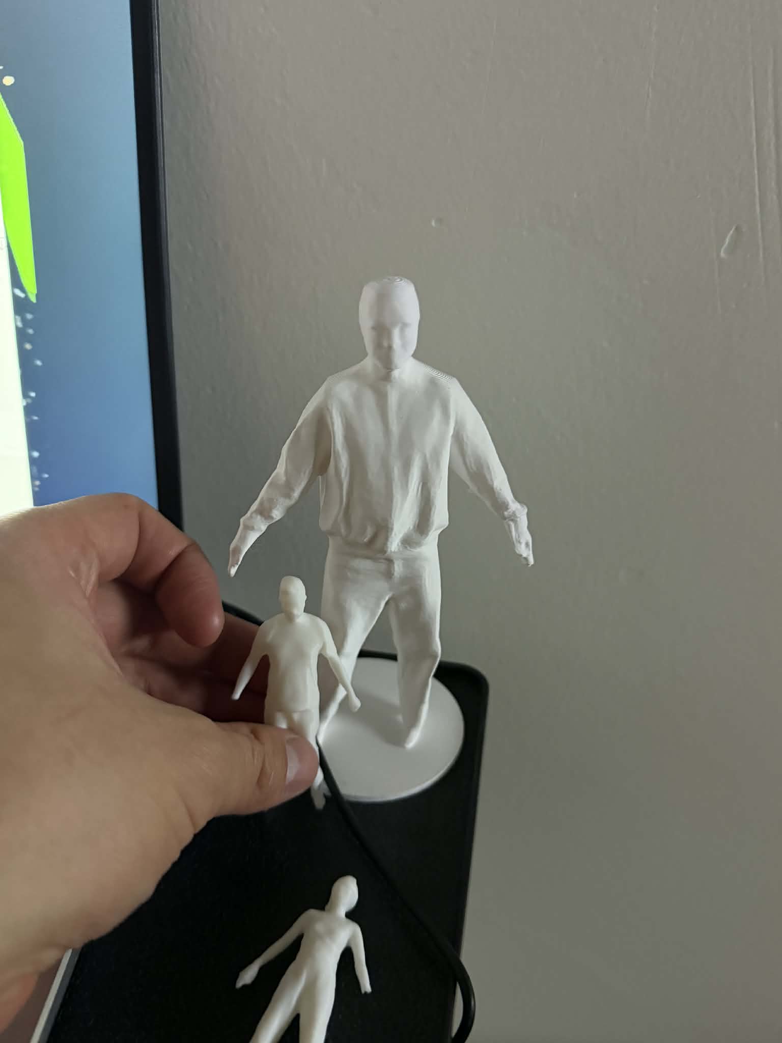 Multiple 3D printed figurines in different sizes
