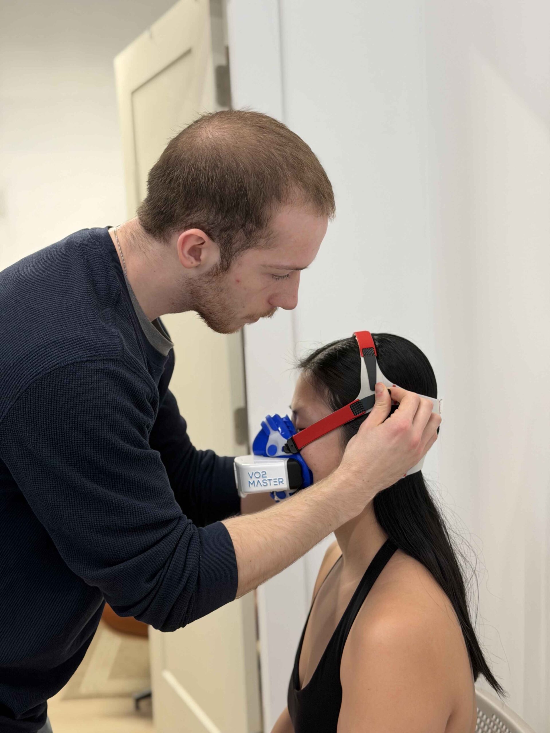 BodyStats staff fitting a VO2 Max mask on a client